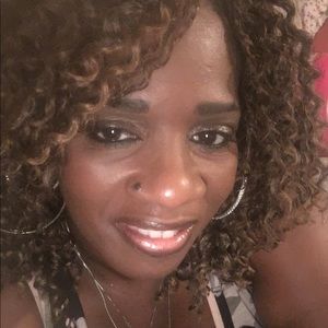 Meet your Posher, Monique